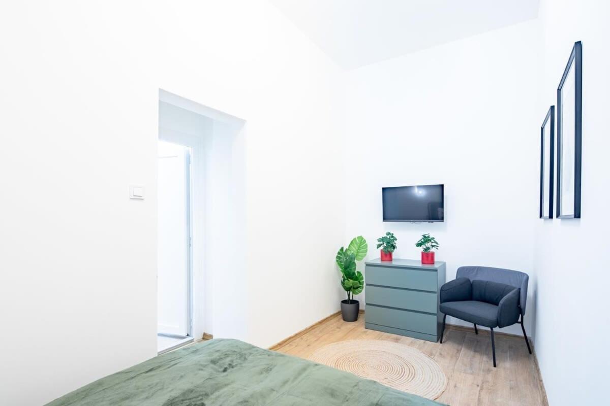 Central - New - Comfy Ac Studio ブダペスト エクステリア 写真